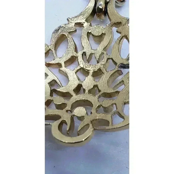 1960s Vintage Crown Trifari Multi Scroll Pendant Necklace Gold Wash - Picture 7 of 9